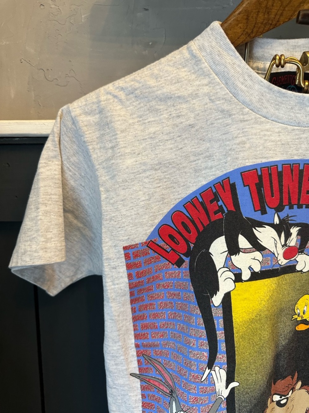 Rare Vintage Looney Tunes Hideout Graphic T-Shirt size S/M - Picture 5 of 11